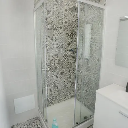 Daire Piccole Donne Napoli