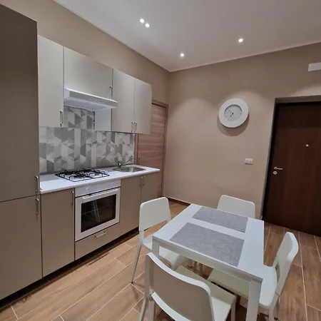 Daire Piccole Donne Napoli