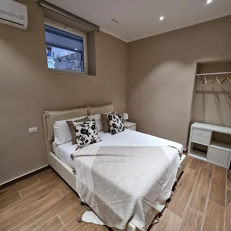 Piccole Donne Naples