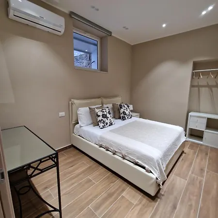 Piccole Donne * Naples